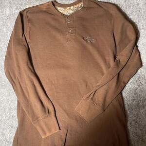 Realtree Men's Brown Waffle Knit Thermal Long Sleeve Henley Shirt